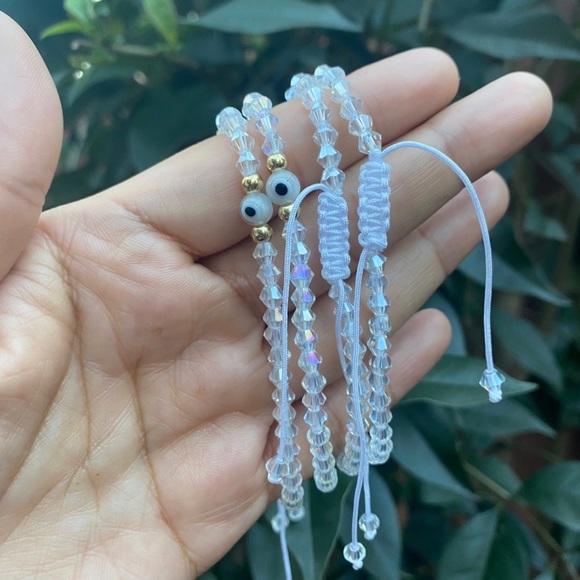 π€ Clear White Evil Eye Bracelet - Picture 3 of 3